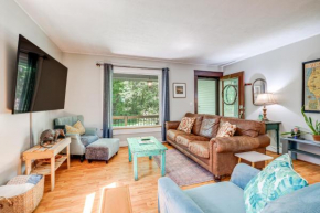 Blacksburg Hideaway with Hot Tub about 5 Mi to Campus!